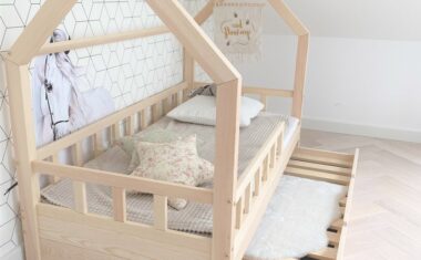 Hausbett aus Holz mit Schublade und zweiter Schlafmöglichkeit – die perfekte Lösung für jedes Kinderzimmer 🏡✨