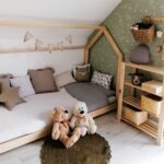 Ein Raum, der Sie beruhigt – Ein ruhiges, natürliches Kinderzimmer für ältere Kinder im Alter von 5–6 Jahren