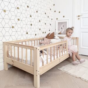 Klassisches Holzbett für Kinder Kinderbett HOHE SICHERHEITSBARRIERE